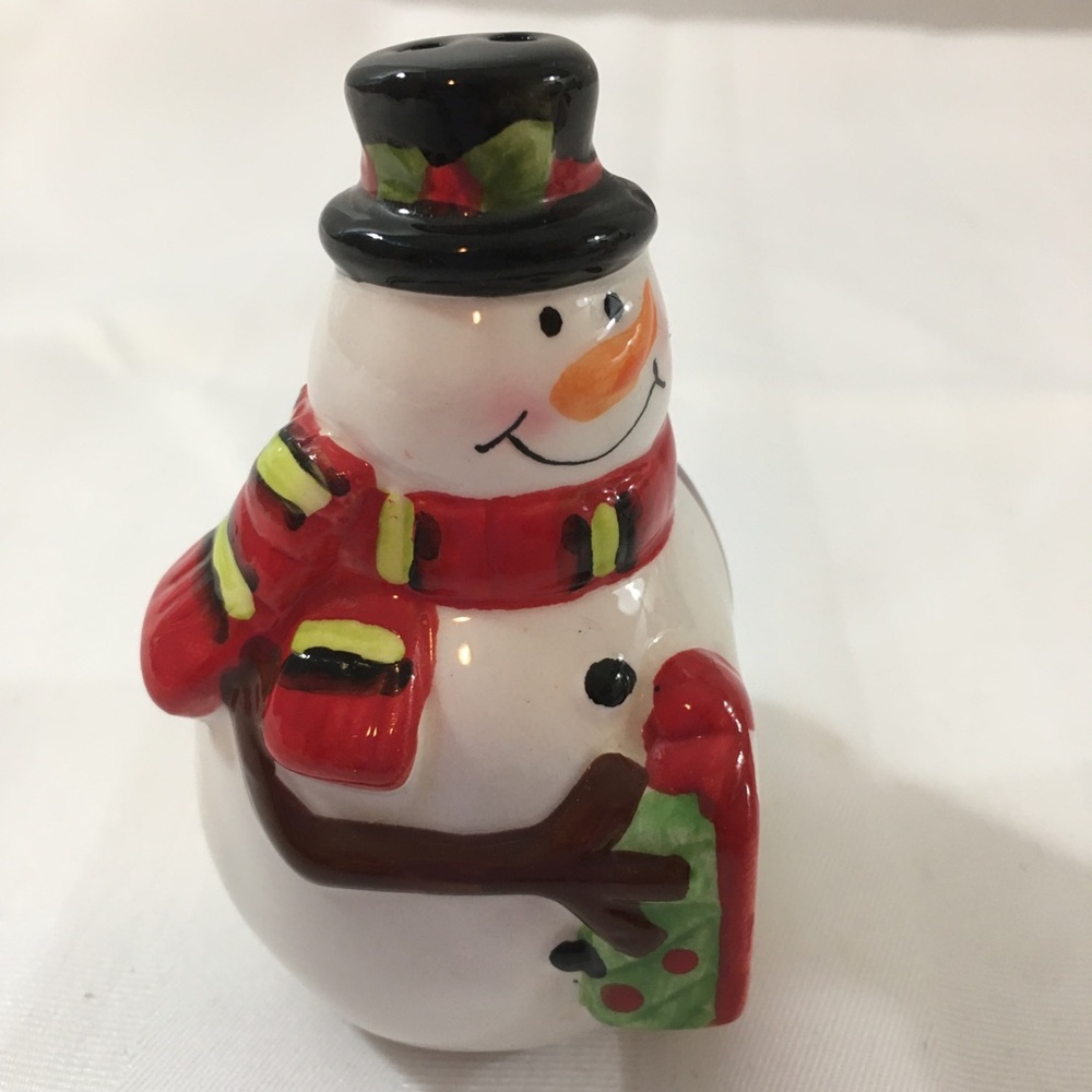 Snow man salt and pepper shakers. Mr and Mrs vintage. No chips or cracks 4” - Picture 3 of 7